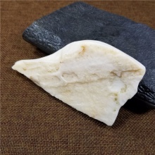 琪玉商城新疆早期地表纯天然戈壁羊脂白玉级泥石小玩料139.6克
