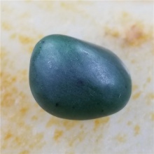 琪玉商城和田玉细腻油润完整好型稀少罕见正宗菠菜绿碧玉籽料6.6克，玉友已结缘0506！
