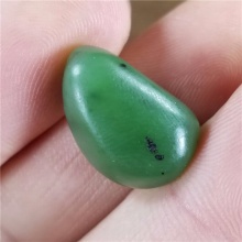 琪玉商城和田玉细腻油润完整好型稀少罕见正宗菠菜绿碧玉籽料4克