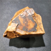 新疆大漠戈壁黑油皮鸡油黄沙漠漆戈壁玛瑙天然玩料摆件1008克