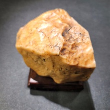 新疆大漠戈壁黑油皮鸡油黄沙漠漆戈壁玛瑙天然玩料摆件1008克
